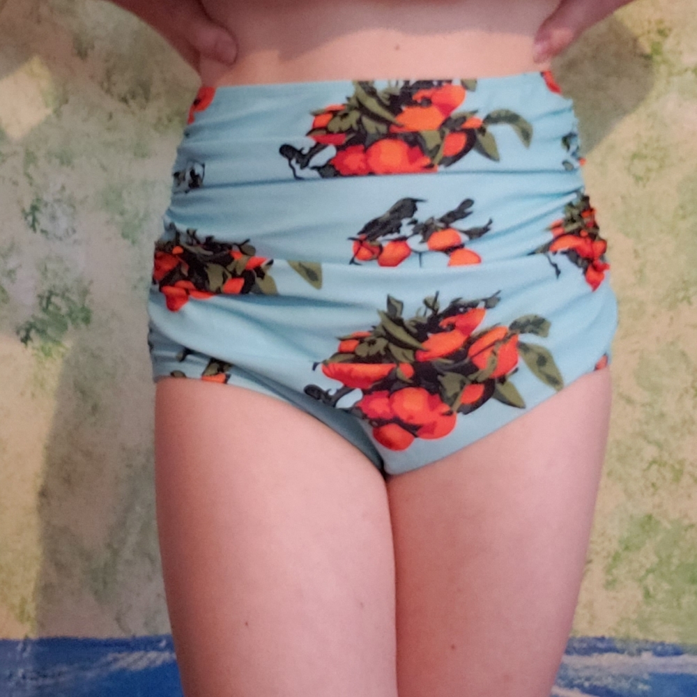 *SOLD* Highwaisted Swimbottom with Oranges - Picture 5 of 8